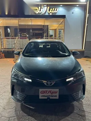 تويوتا كورولا 2017 رمادي مستعملة للبيع
