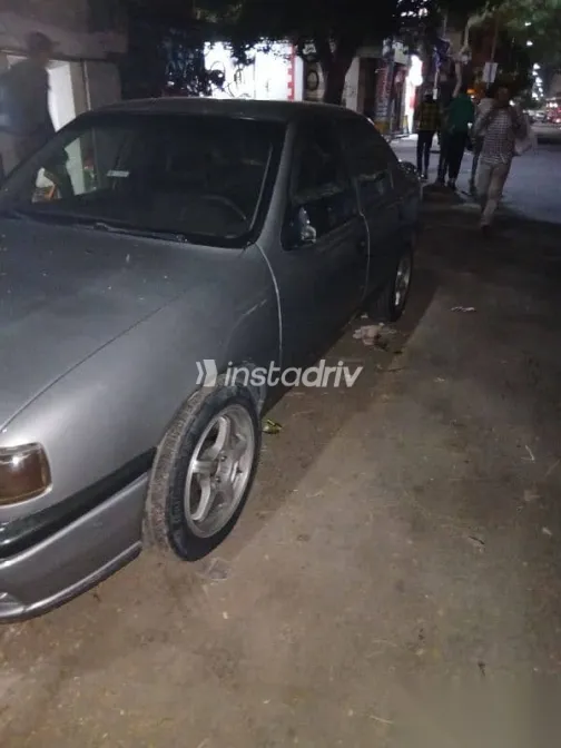 اوبل فيكترا 1995 فضي مستعملة للبيع - 3