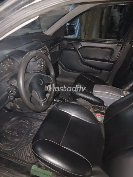 اوبل فيكترا 1995 فضي مستعملة للبيع - 8