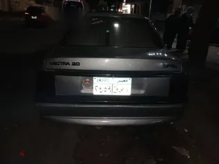 اوبل فيكترا 1995 فضي مستعملة للبيع