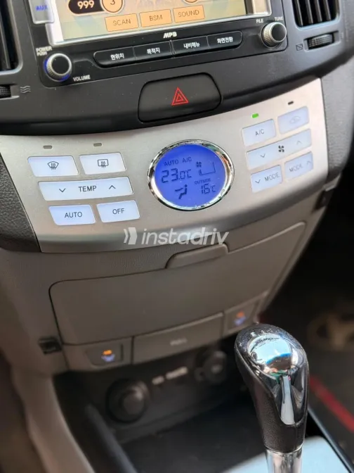 Hyundai Avante 2010 White Used for Sale - 1