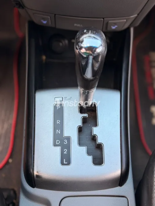 Hyundai Avante 2010 White Used for Sale - 9