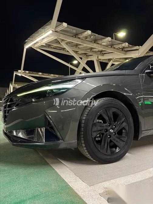 هيونداي إلنترا 2021 فضي مستعملة للبيع - 4