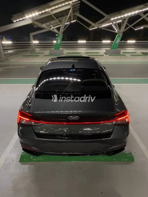 هيونداي إلنترا 2021 فضي مستعملة للبيع - 9