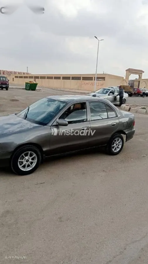 هيونداي اكسنت 1999 بني مستعملة للبيع - 3