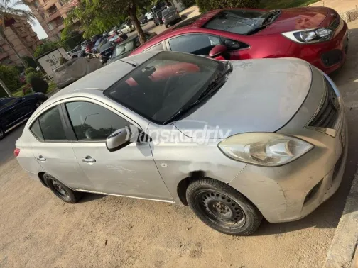 نيسان صنى 2013 فضي مستعملة للبيع - 1