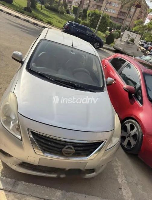 نيسان صنى 2013 فضي مستعملة للبيع - 3