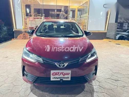 Toyota Corolla 2017 Burgundy Used for Sale - 1