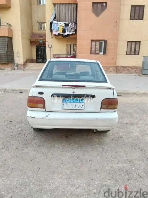 كيا برايد 2001 أبيض مستعملة للبيع - 1