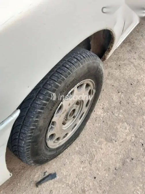 كيا برايد 2001 أبيض مستعملة للبيع - 4