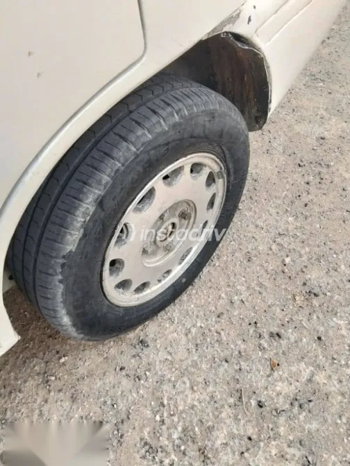 كيا برايد 2001 أبيض مستعملة للبيع - 5