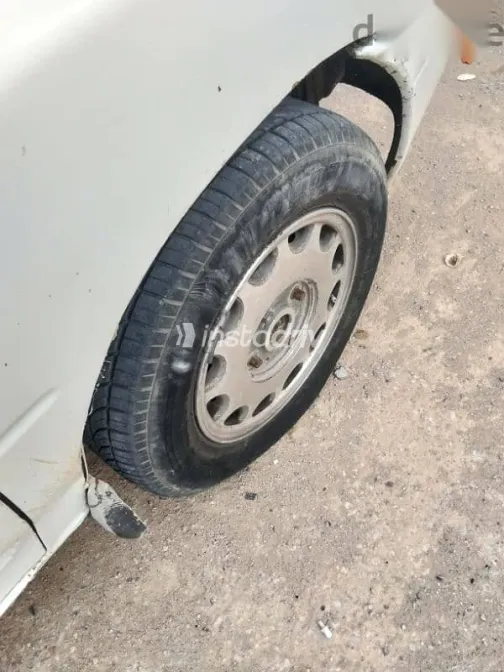 كيا برايد 2001 أبيض مستعملة للبيع - 7