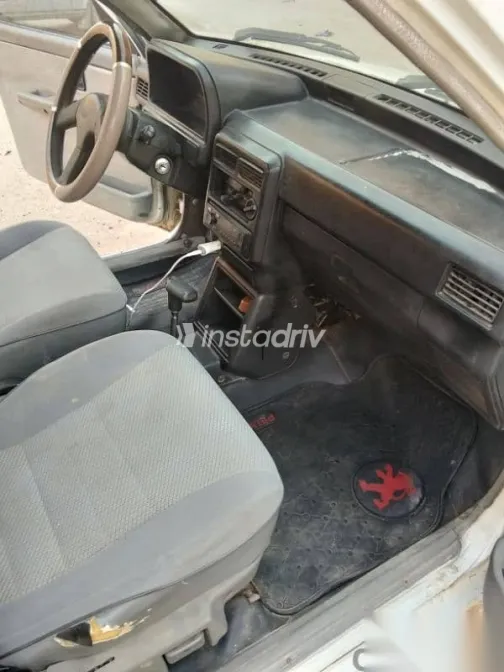 كيا برايد 2001 أبيض مستعملة للبيع - 8