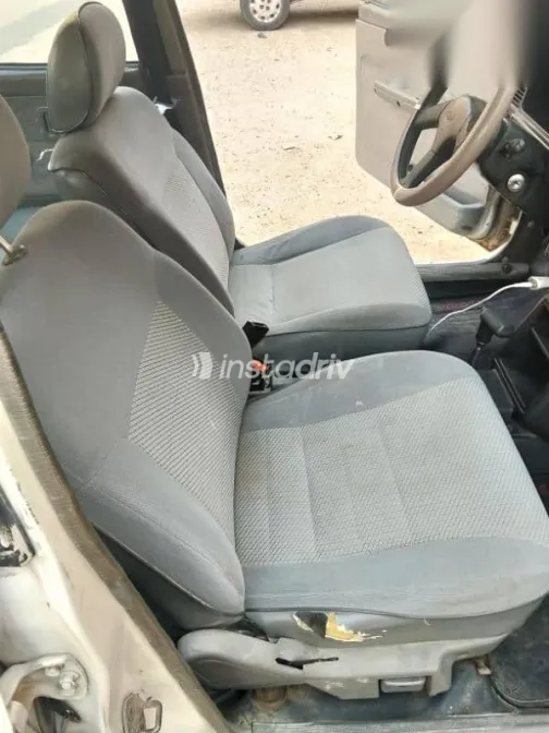 كيا برايد 2001 أبيض مستعملة للبيع - 9