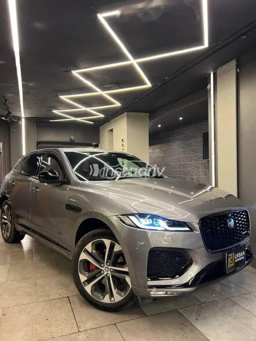 Jaguar F-Pace 2024 Silver Used for Sale - 4