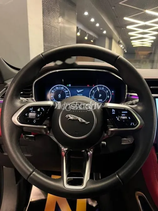 Jaguar F-Pace 2024 Silver Used for Sale - 8