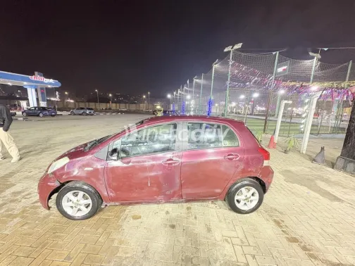 تويوتا ياريس 2009 أحمر غامق مستعملة للبيع - 3