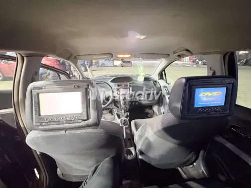 تويوتا ياريس 2009 أحمر غامق مستعملة للبيع - 7