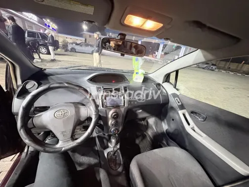 تويوتا ياريس 2009 أحمر غامق مستعملة للبيع - 8