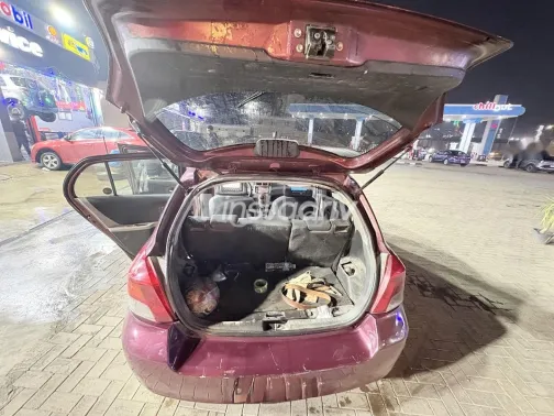 تويوتا ياريس 2009 أحمر غامق مستعملة للبيع - 9
