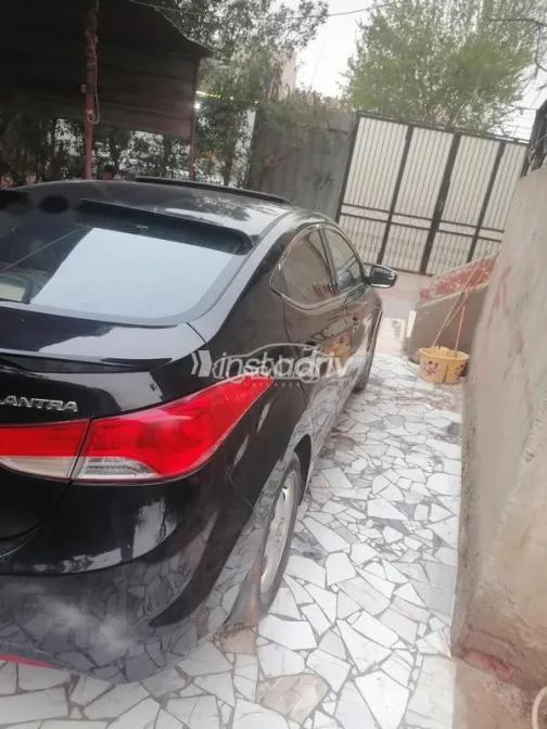 هيونداي إلنترا ام دى 2012 أسود مستعملة للبيع - 2