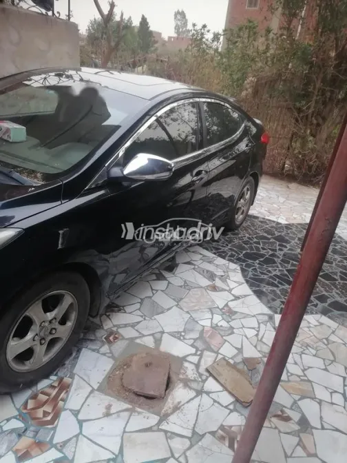 هيونداي إلنترا ام دى 2012 أسود مستعملة للبيع - 5