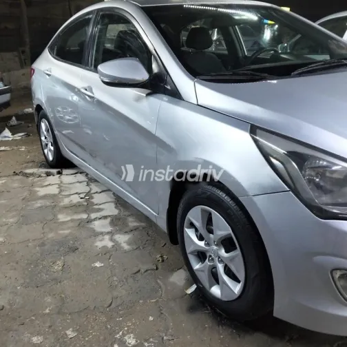 هيونداي سولاريس 2016 أبيض مستعملة للبيع - 2