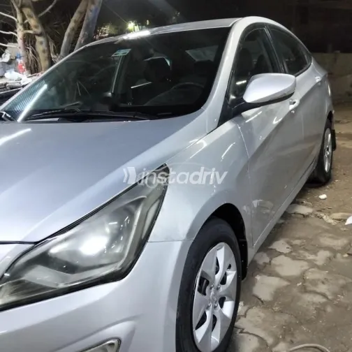 هيونداي سولاريس 2016 أبيض مستعملة للبيع - 5