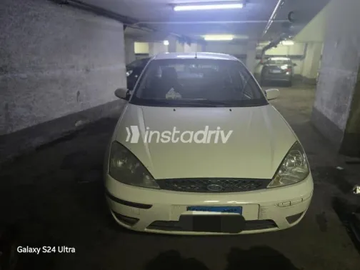 فورد فوكس 2003 أبيض مستعملة للبيع - 1