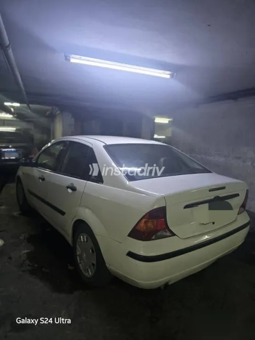 فورد فوكس 2003 أبيض مستعملة للبيع - 3