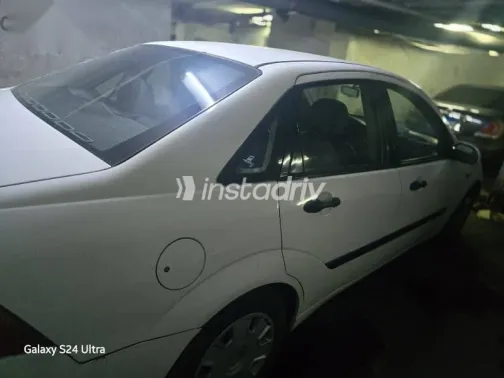 فورد فوكس 2003 أبيض مستعملة للبيع - 4