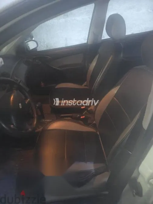 فورد فوكس 2003 أبيض مستعملة للبيع - 7