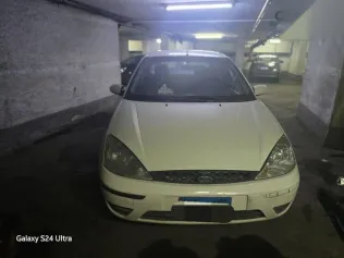 فورد فوكس 2003 أبيض مستعملة للبيع