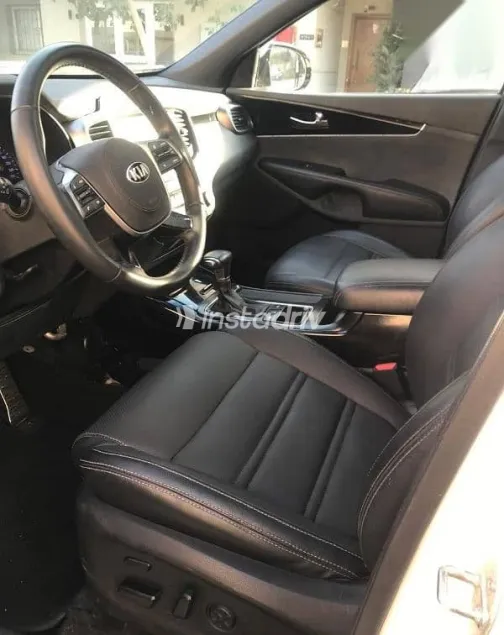 Kia Sorento 2019 White Used for Sale - 6