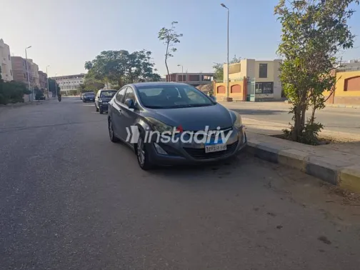 هيونداي إلنترا 2016 فضي مستعملة للبيع - 1