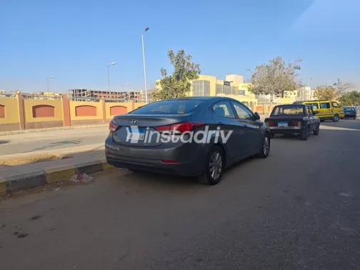 هيونداي إلنترا 2016 فضي مستعملة للبيع - 4