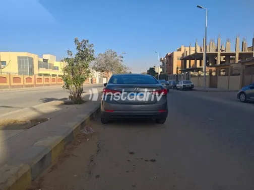 هيونداي إلنترا 2016 فضي مستعملة للبيع - 5