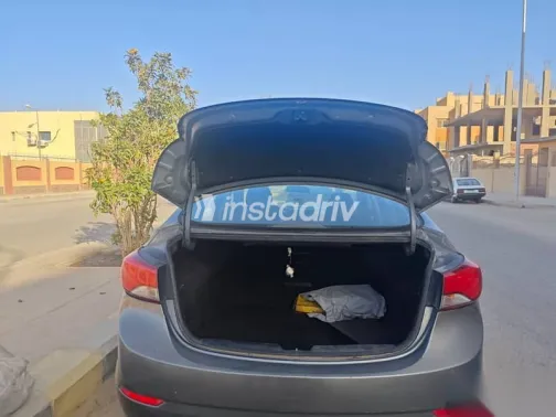 هيونداي إلنترا 2016 فضي مستعملة للبيع - 6