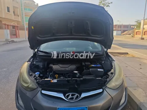 هيونداي إلنترا 2016 فضي مستعملة للبيع - 9