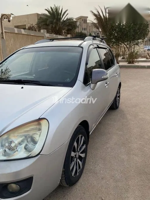 كيا كارينز 2011 فضي مستعملة للبيع - 6