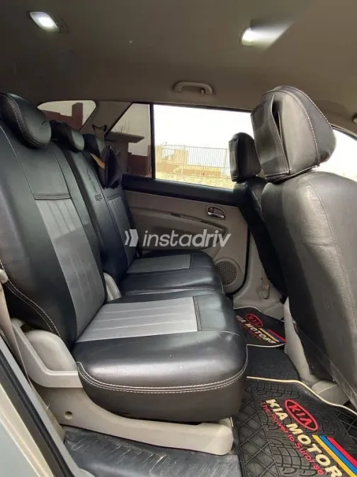 كيا كارينز 2011 فضي مستعملة للبيع - 7