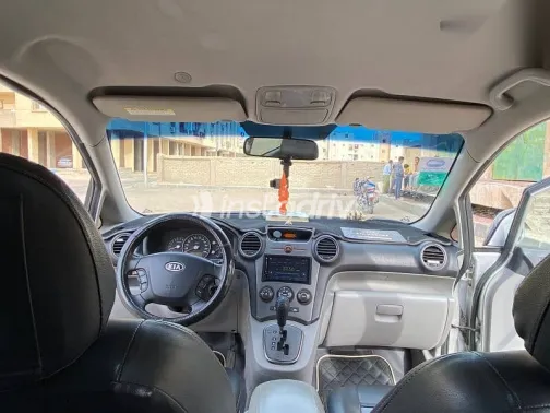 كيا كارينز 2011 فضي مستعملة للبيع - 8