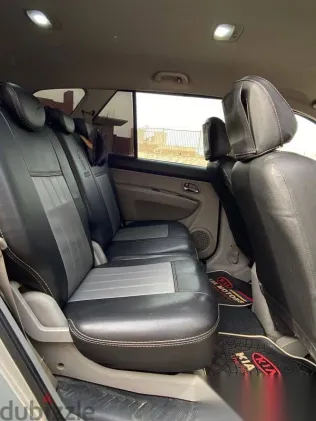 كيا كارينز 2011 فضي مستعملة للبيع