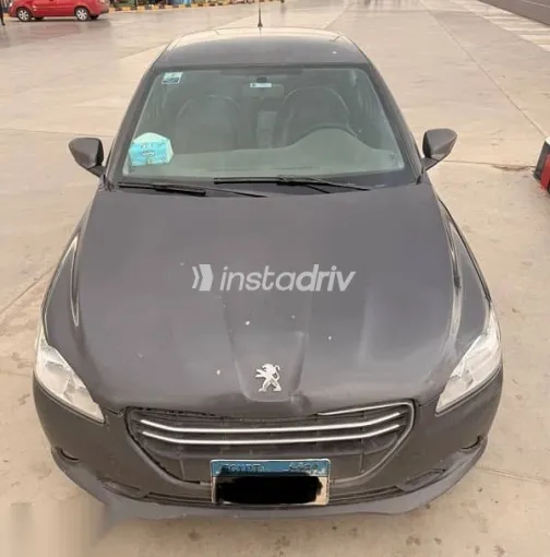 بيجو 301 2016 فضي مستعملة للبيع - 4