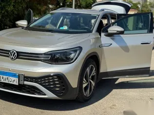 فولكس فاغن اي دي 6 2022 ذهبي مستعملة للبيع