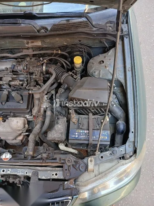 نيسان صنى 2002 أزرق غامق مستعملة للبيع - 9