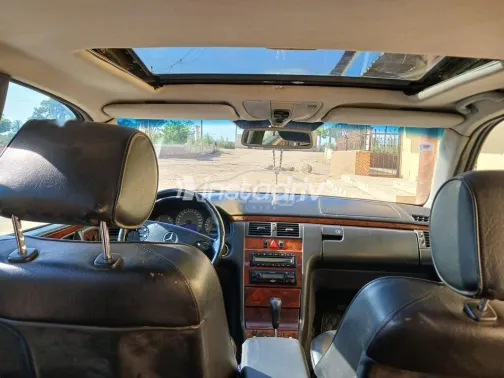 Mercedes E 240 2000 Black Used for Sale - 5