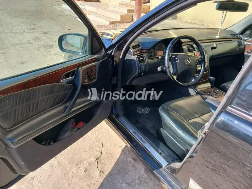 Mercedes E 240 2000 Black Used for Sale - 6