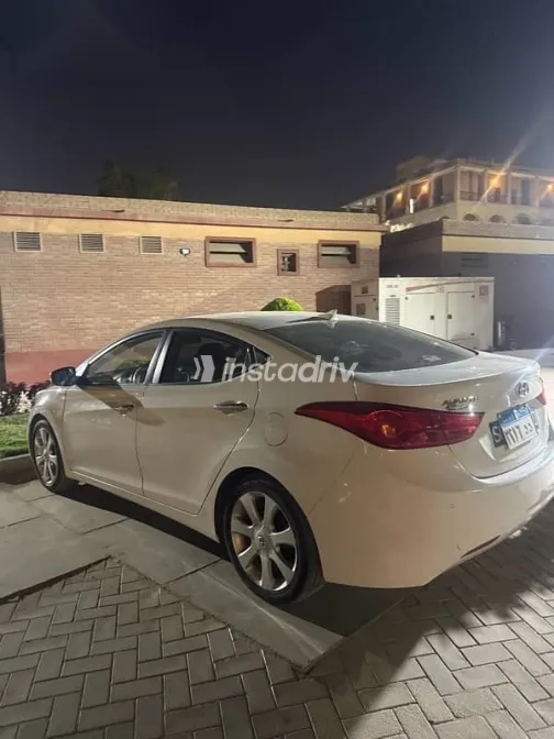 هيونداي إلنترا 2011 أبيض مستعملة للبيع - 1