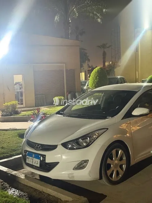 هيونداي إلنترا 2011 أبيض مستعملة للبيع - 4